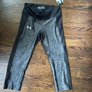 3/$20 NWT Under Armour Cropped Leggings